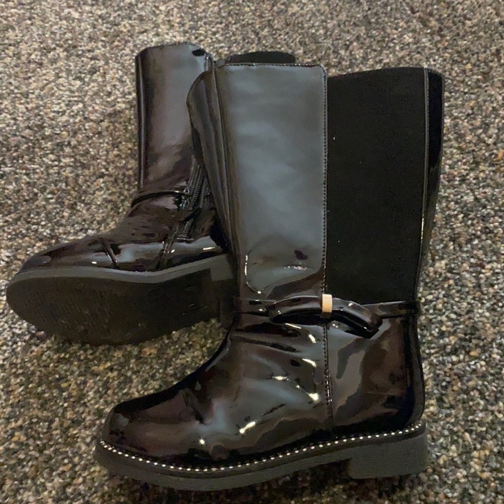 Toddler girls boots size 7. Very cute!